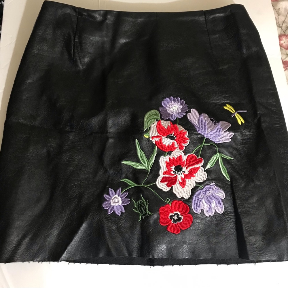 Faux leather mini skirt